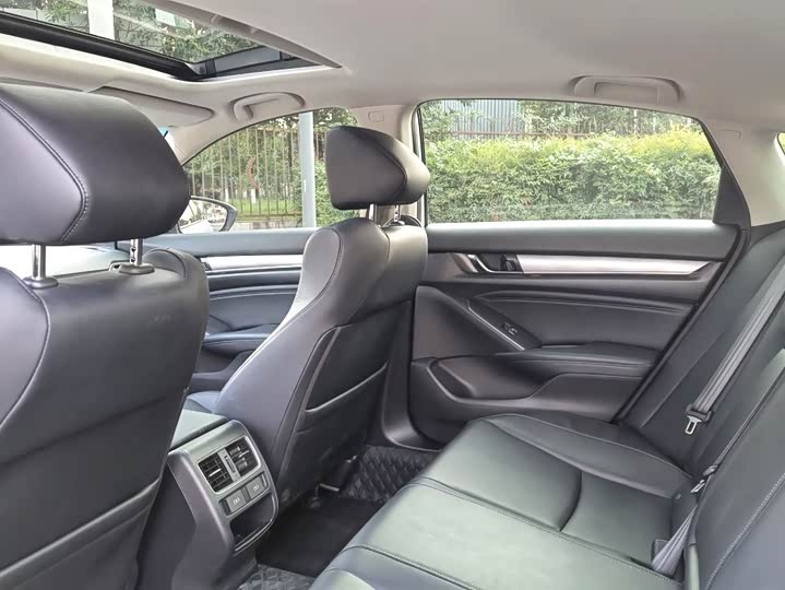 Фото 6 - Honda Accord