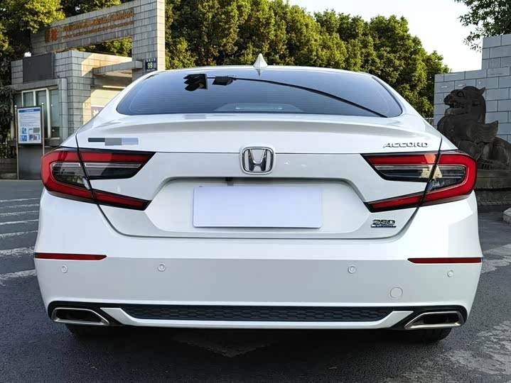 Фото 8 - Honda Accord