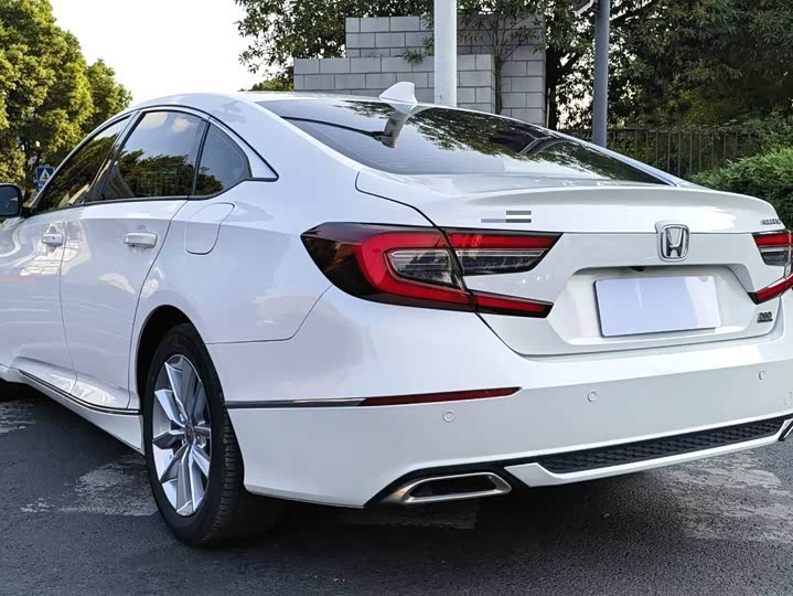 Фото 9 - Honda Accord