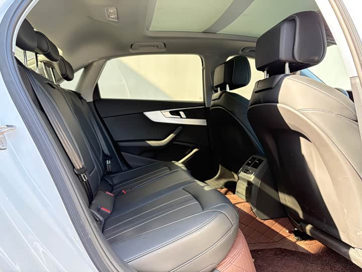 Фото 5 - Audi A4L