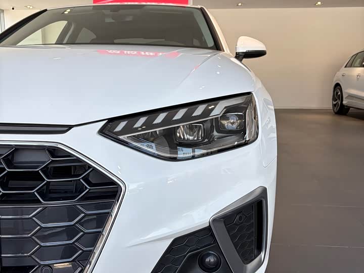 Фото 6 - Audi A4L