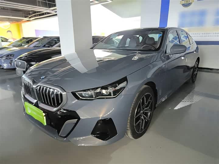 Фото 2 - BMW i5