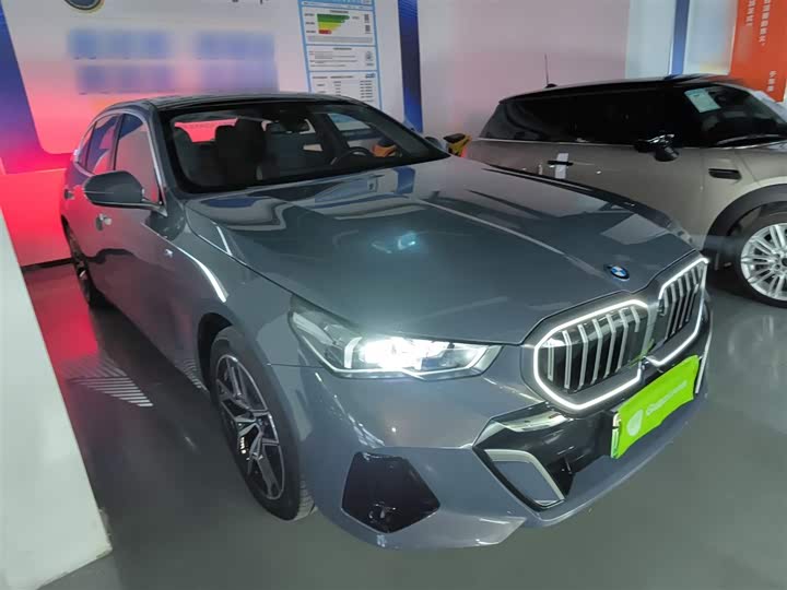 Фото 4 - BMW i5