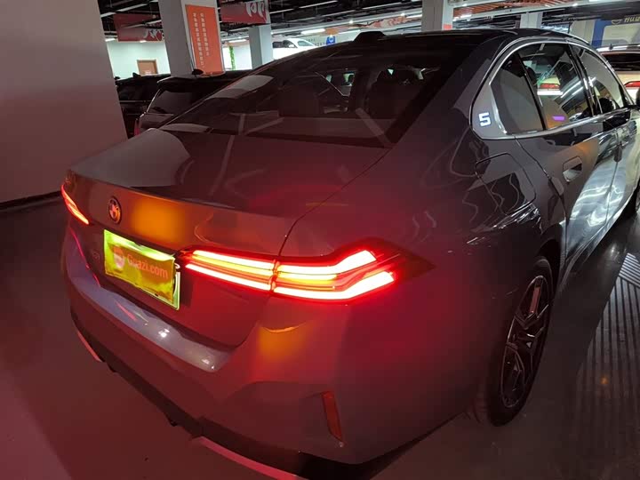 Фото 6 - BMW i5