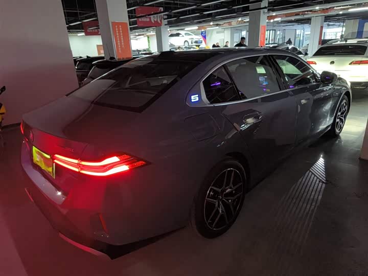 Фото 7 - BMW i5