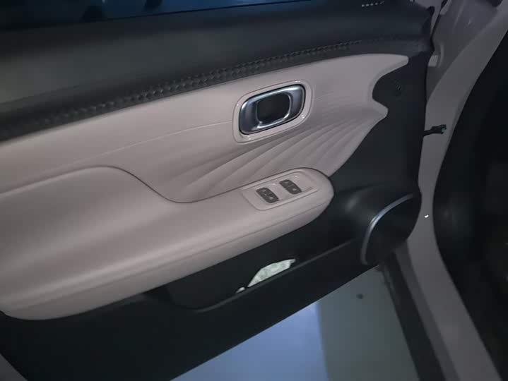 Фото 7 - GAC Aion UT