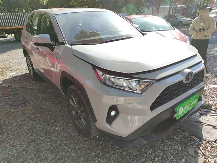 Фото 4 - Toyota RAV4