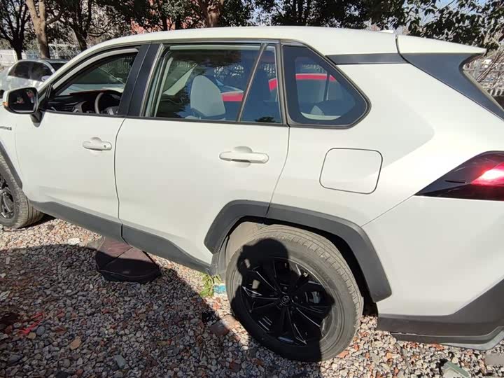 Фото 5 - Toyota RAV4