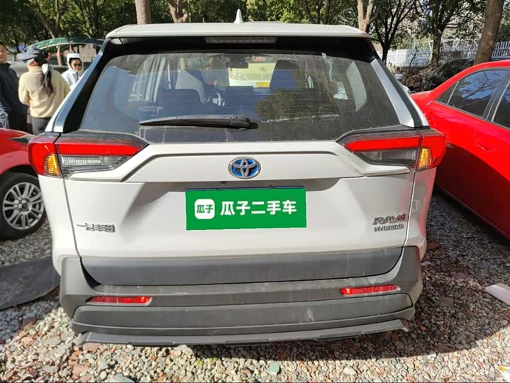 Фото 6 - Toyota RAV4