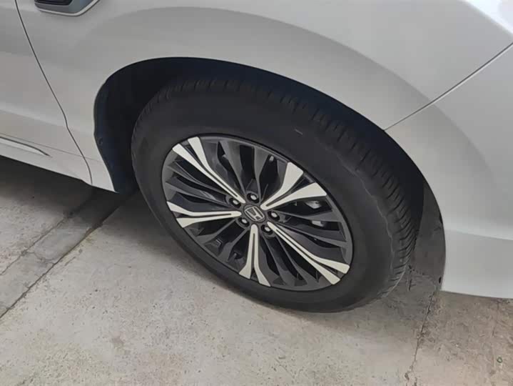 Фото 6 - Honda UR-V