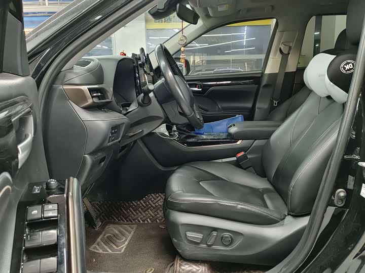 Фото 8 - Toyota Highlander