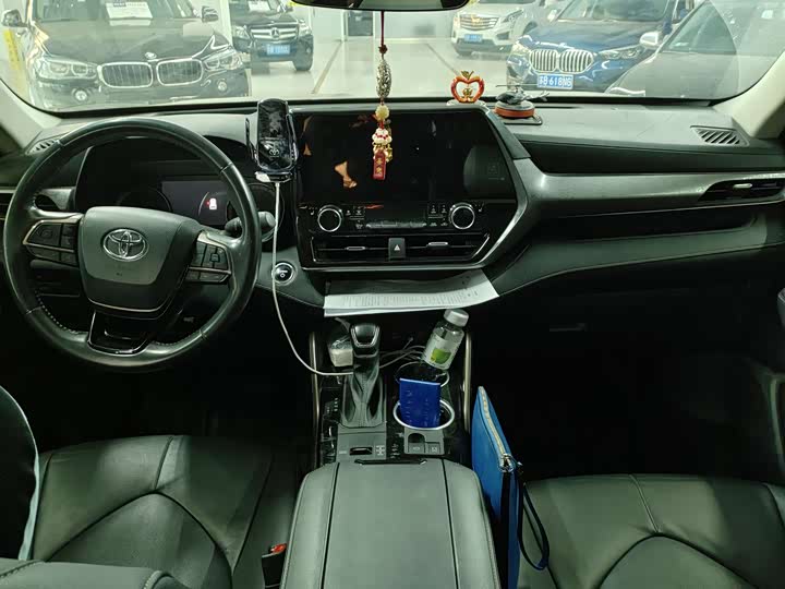 Фото 9 - Toyota Highlander