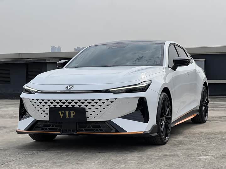 Фото 1 - Changan UNI-V