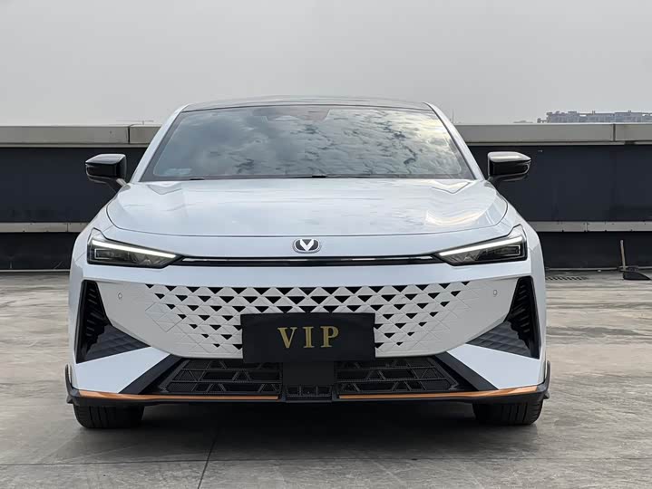 Фото 2 - Changan UNI-V