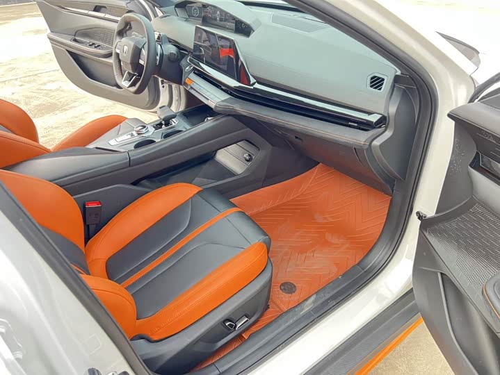 Фото 9 - Changan UNI-V