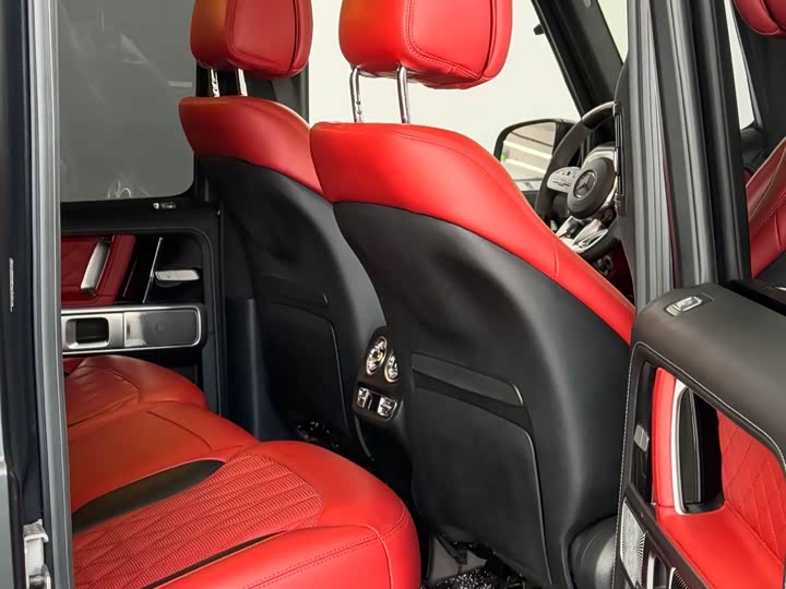 Фото 9 - Mercedes-Benz G-Class AMG