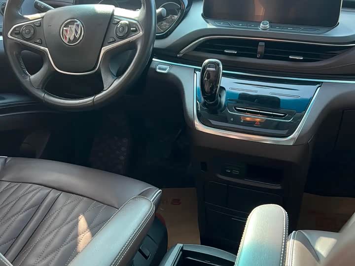 Фото 8 - Buick GL8 ES