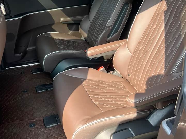 Фото 9 - Buick GL8 ES