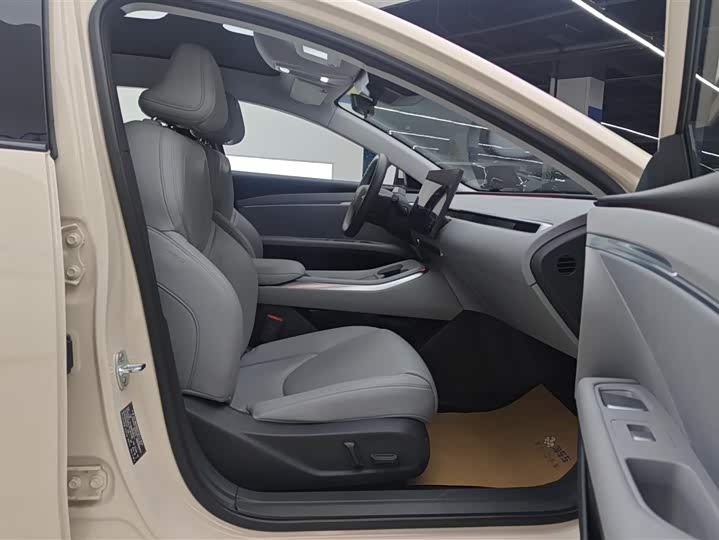 Фото 8 - XPeng Mona M03