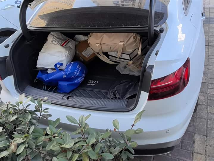 Фото 4 - Audi A4L