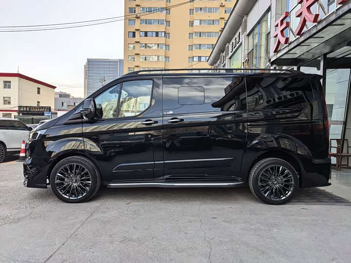 Фото 3 - Ford Tourneo