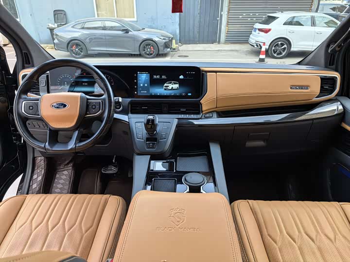 Фото 7 - Ford Tourneo