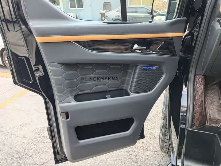 Фото 9 - Ford Tourneo