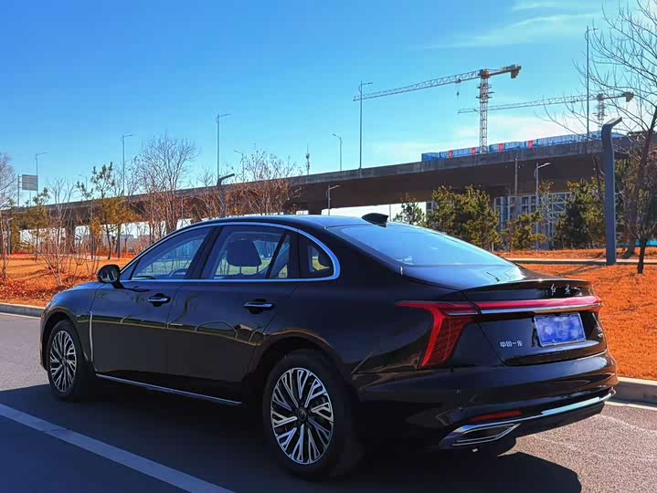 Фото 9 - Hongqi H5