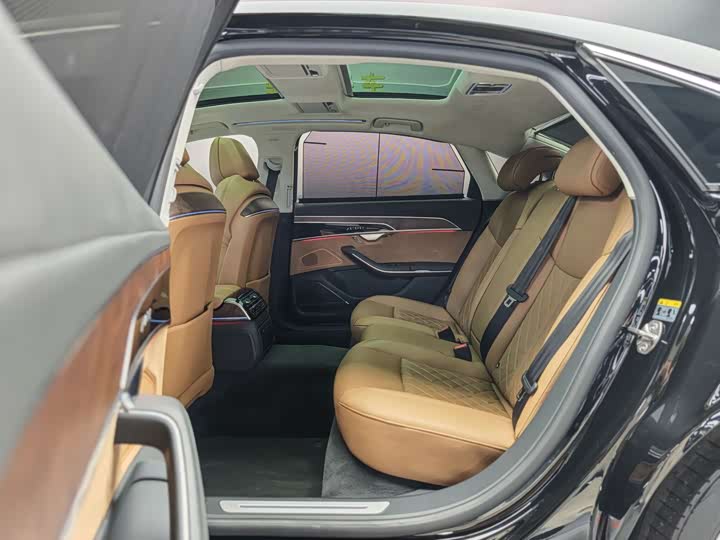 Фото 5 - Audi A8