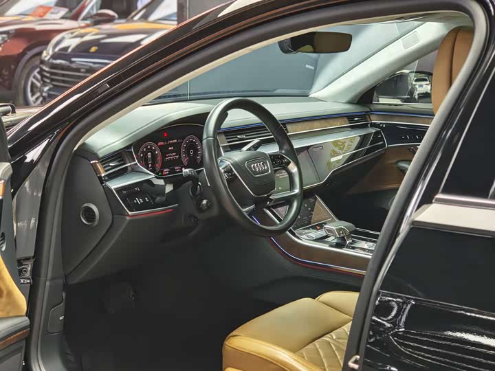 Фото 8 - Audi A8