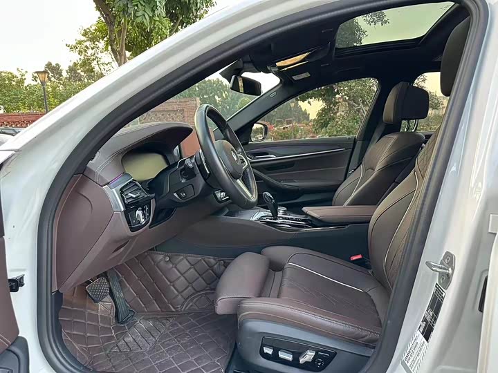 Фото 5 - BMW 5 Series