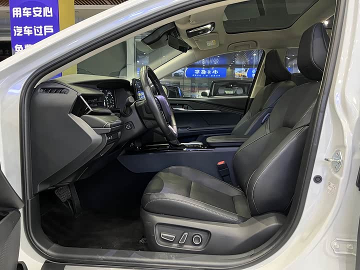 Фото 7 - Toyota Camry