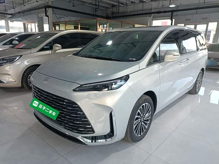 Фото 2 - Buick GL8 Hybrid