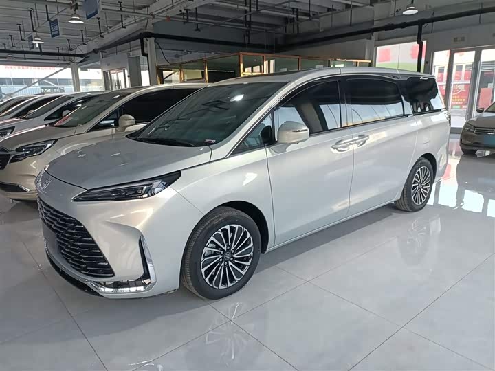 Фото 5 - Buick GL8 Hybrid