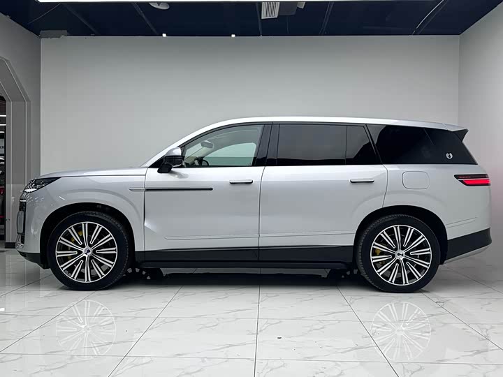 Фото 6 - Denza N9