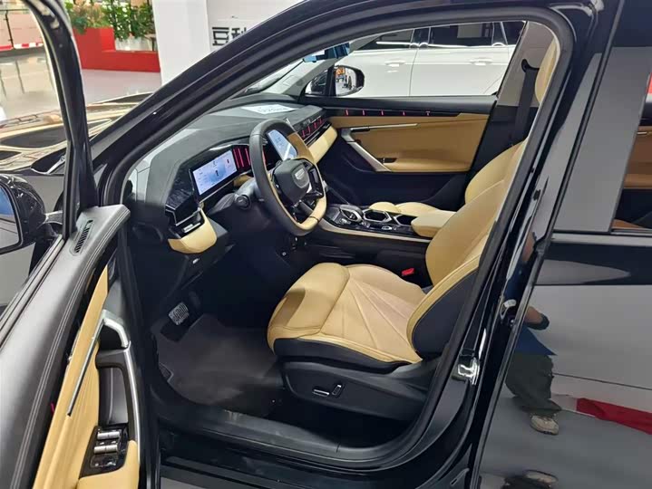 Фото 6 - Geely Atlas L