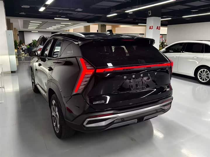 Фото 9 - Geely Atlas L