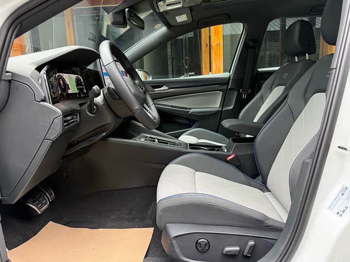 Фото 4 - Volkswagen Golf