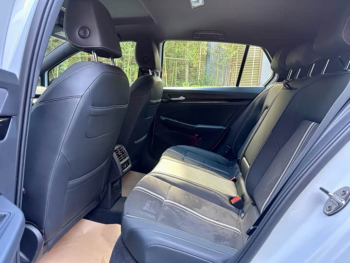 Фото 6 - Volkswagen Golf