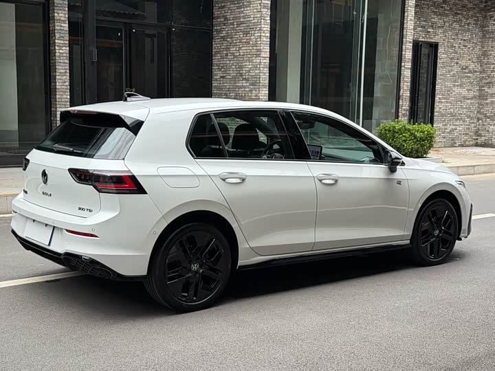 Фото 7 - Volkswagen Golf