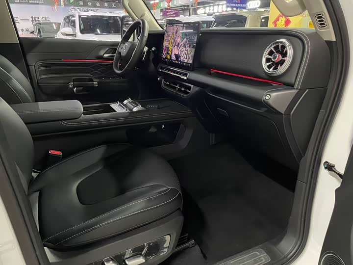 Фото 8 - Tank 300 Hybrid