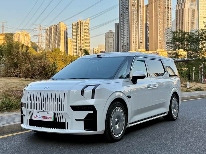 Фото 1 - Zeekr 009