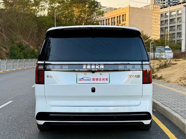Фото 5 - Zeekr 009
