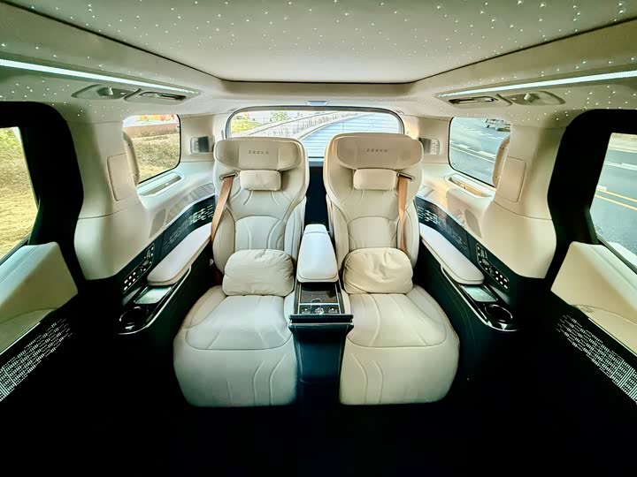 Фото 8 - Zeekr 009