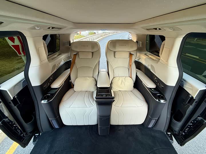 Фото 9 - Zeekr 009