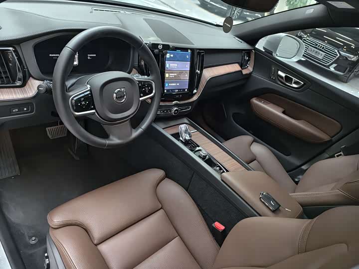 Фото 7 - Volvo XC60 Hybrid