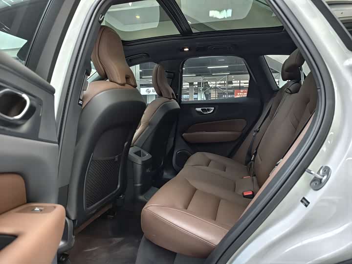 Фото 8 - Volvo XC60 Hybrid