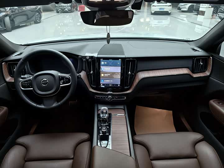 Фото 9 - Volvo XC60 Hybrid
