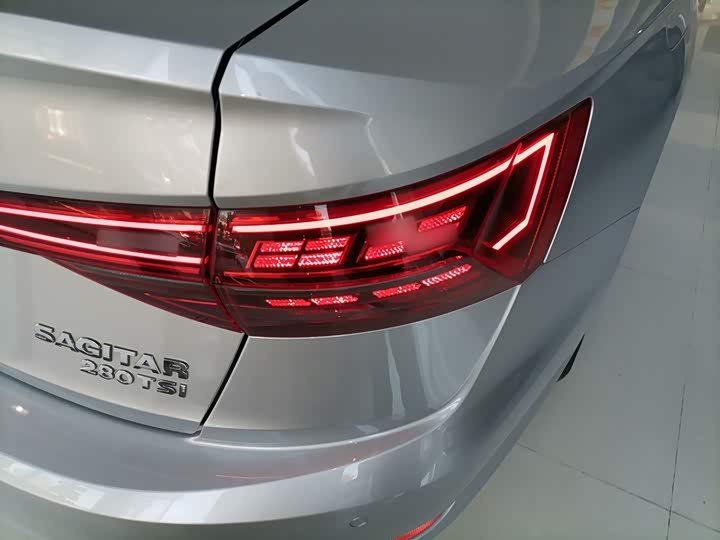 Фото 8 - Volkswagen Sagitar L