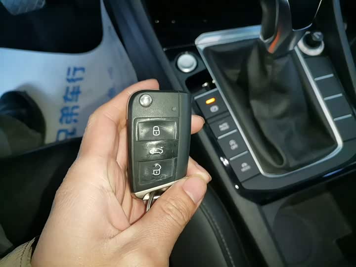 Фото 9 - Volkswagen Sagitar L